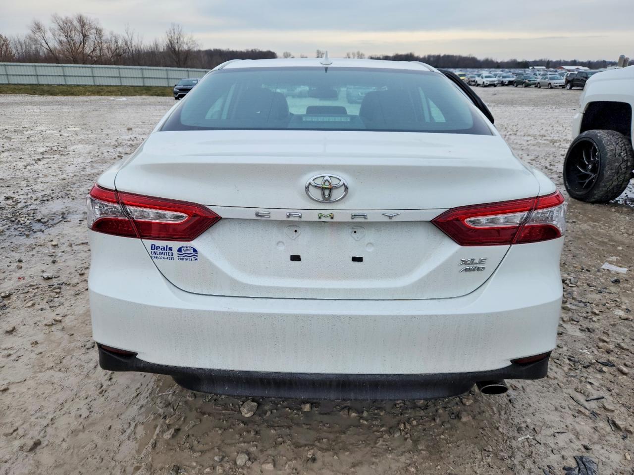 2020 TOYOTA CAMRY XLE photo 6