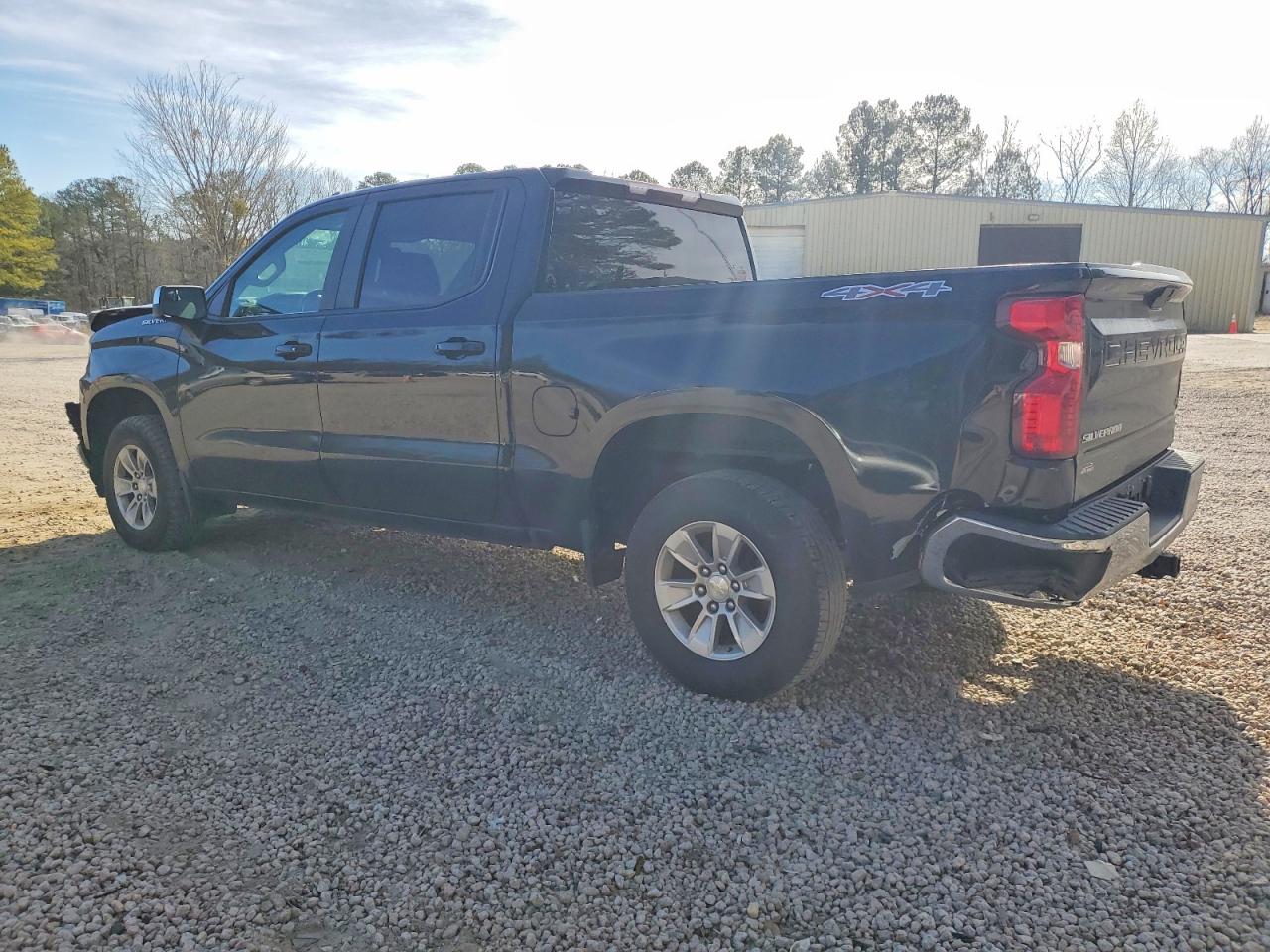 2021 CHEVROLET SILVERADO K1500 LT photo 2