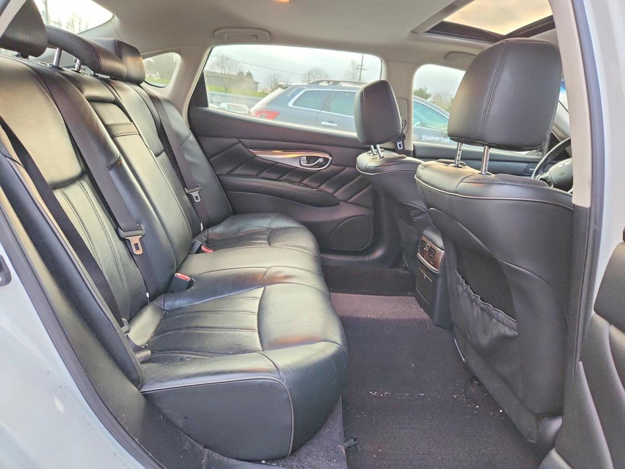 2015 INFINITI Q70L 3.7 photo 10