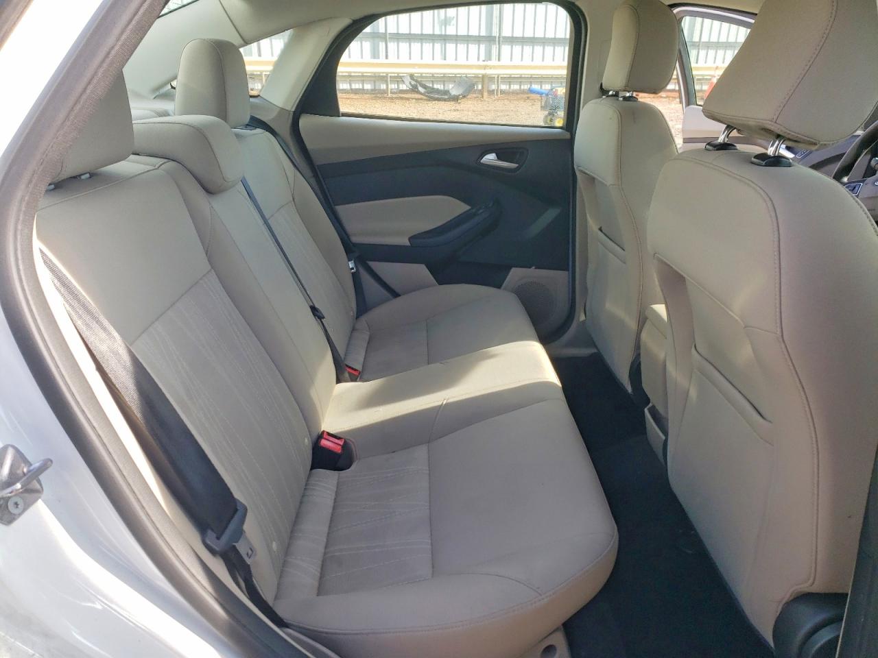 2015 FORD FOCUS SE photo 10