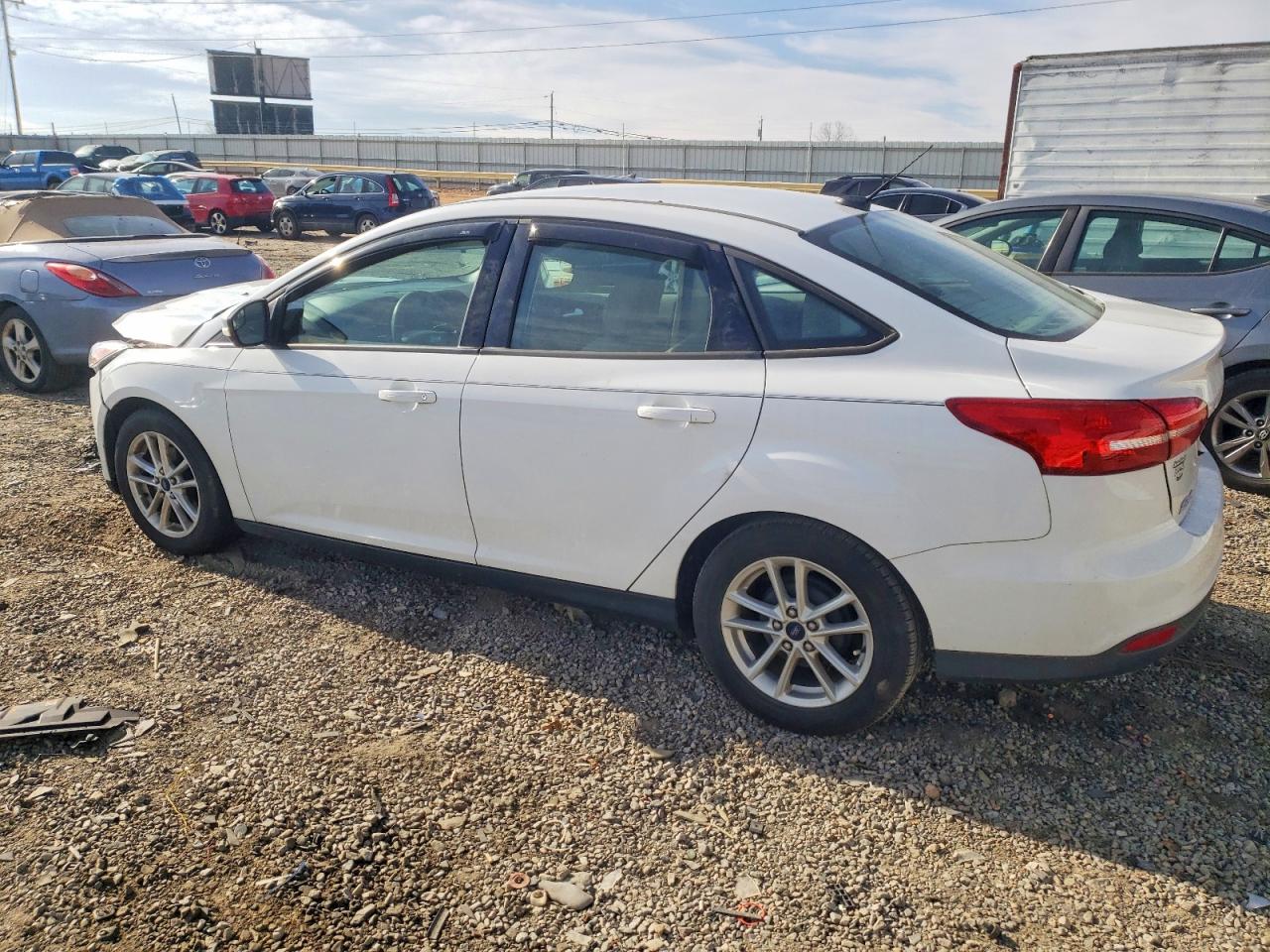 2015 FORD FOCUS SE photo 2