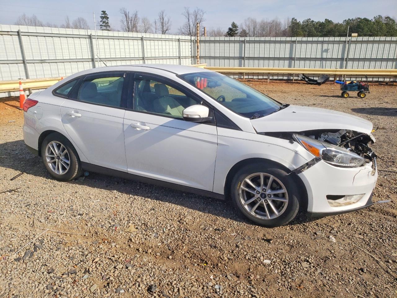 2015 FORD FOCUS SE photo 4