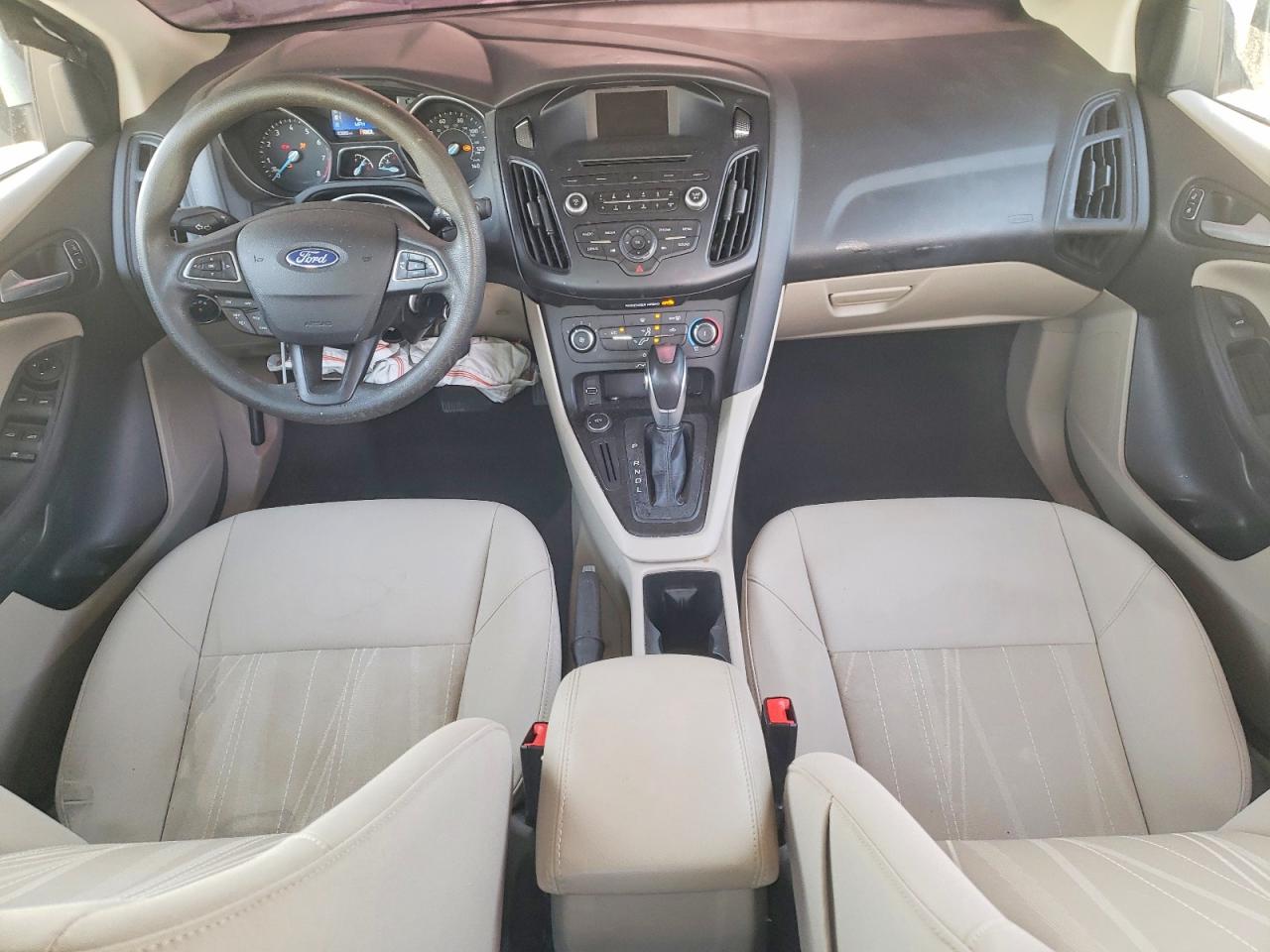 2015 FORD FOCUS SE photo 8