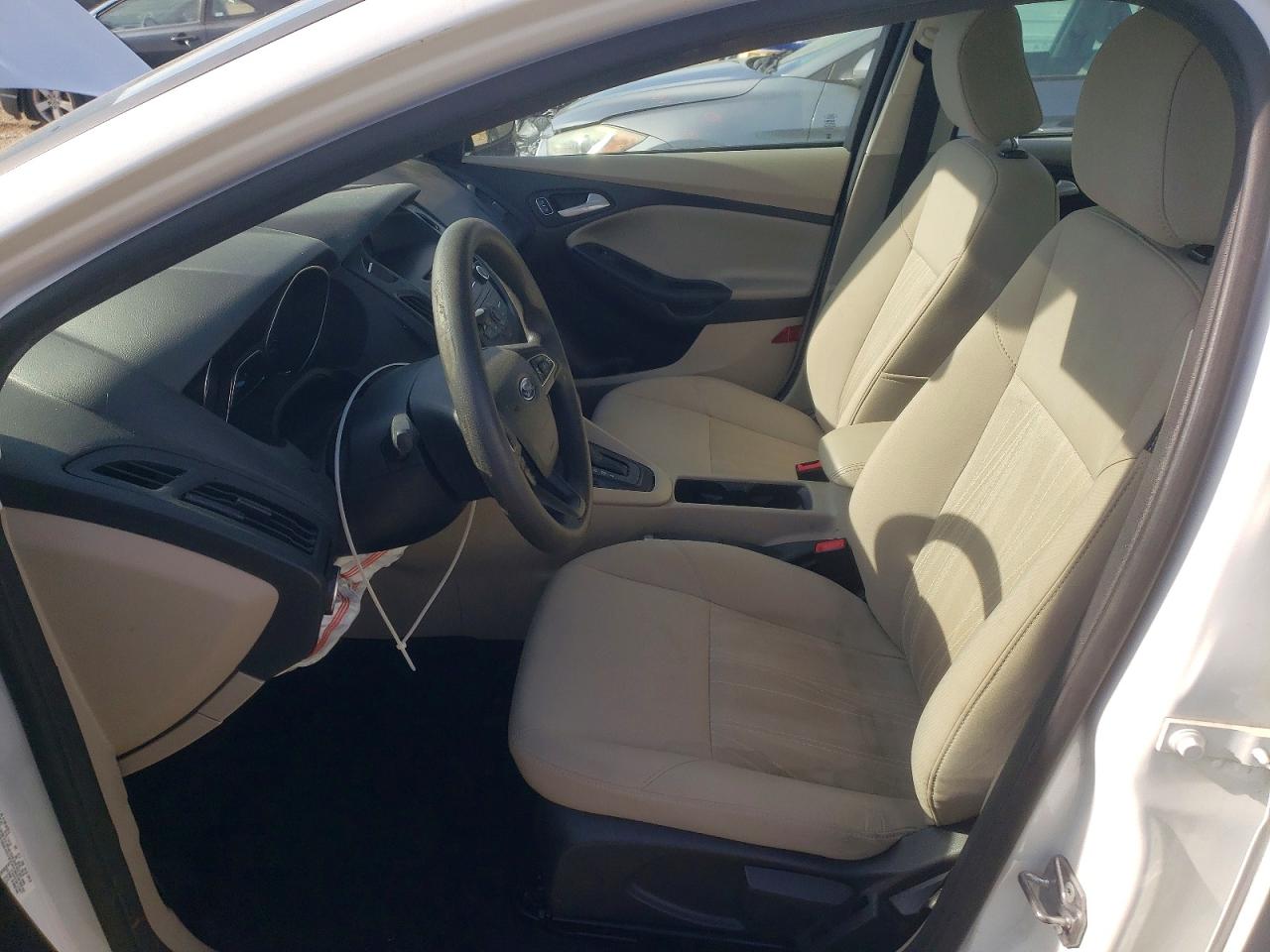 2015 FORD FOCUS SE photo 7