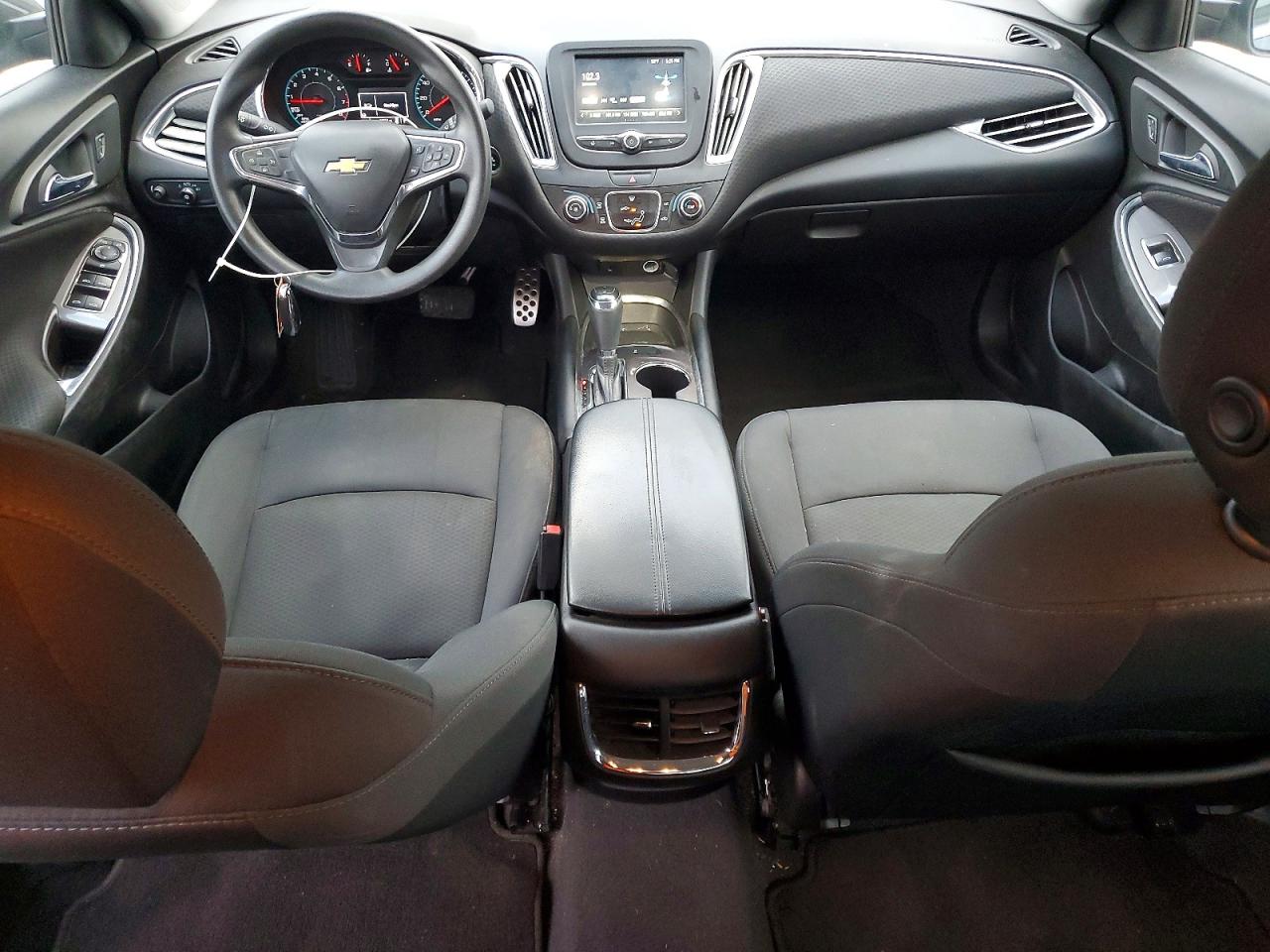 2017 CHEVROLET MALIBU LT photo 8