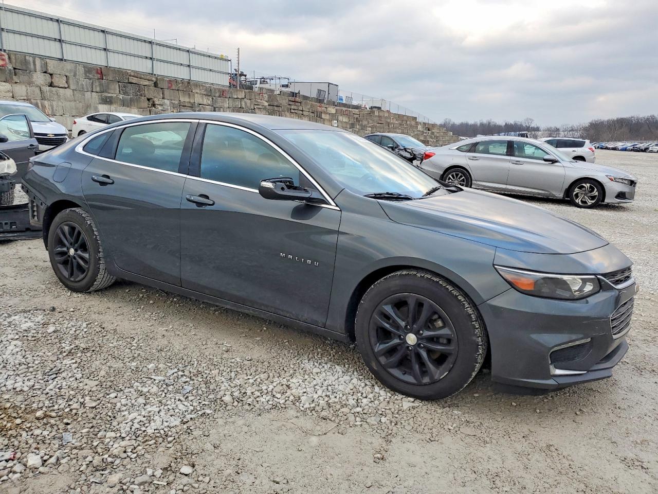 2017 CHEVROLET MALIBU LT photo 4