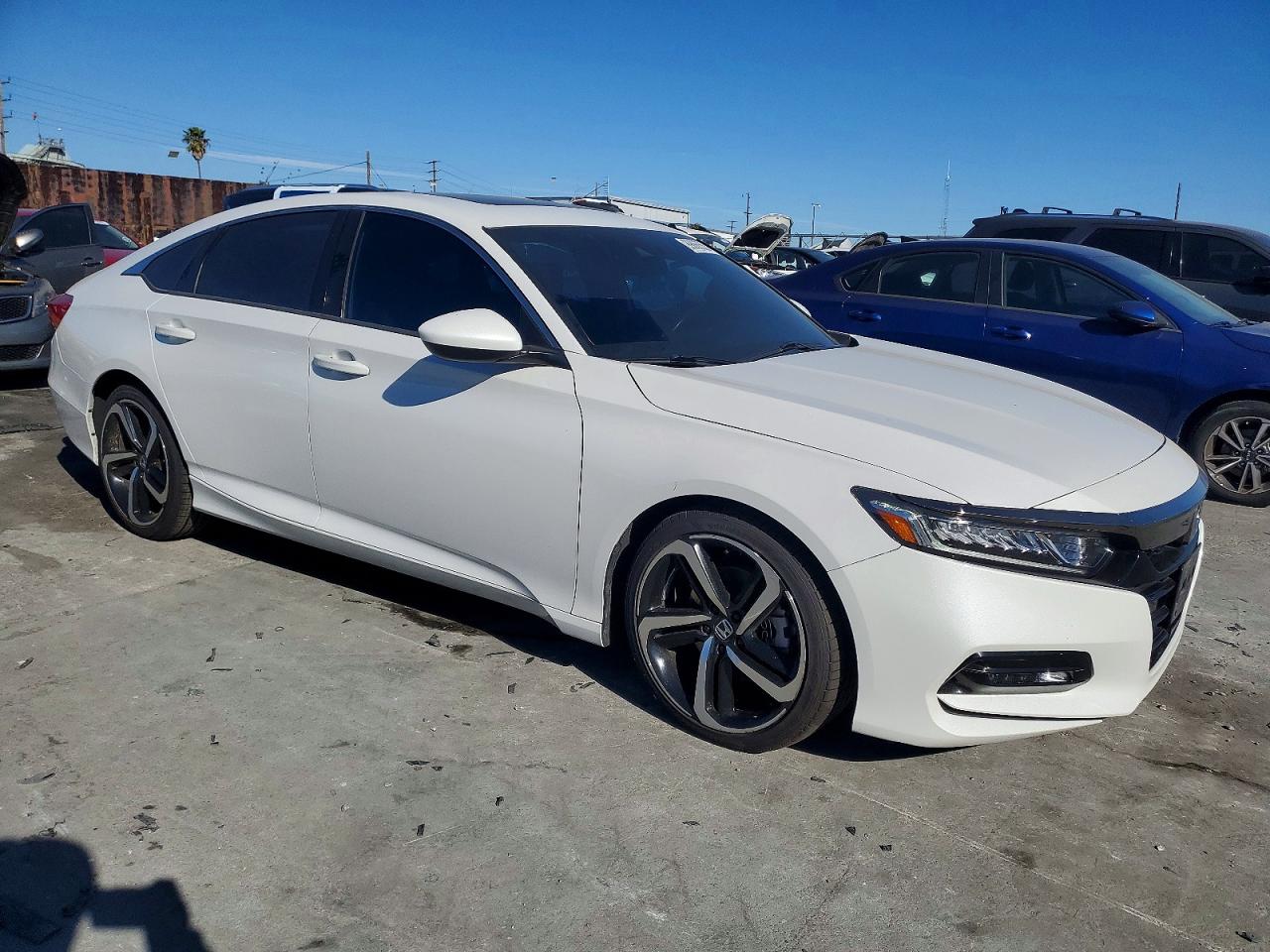 2018 HONDA ACCORD SPORT photo 4