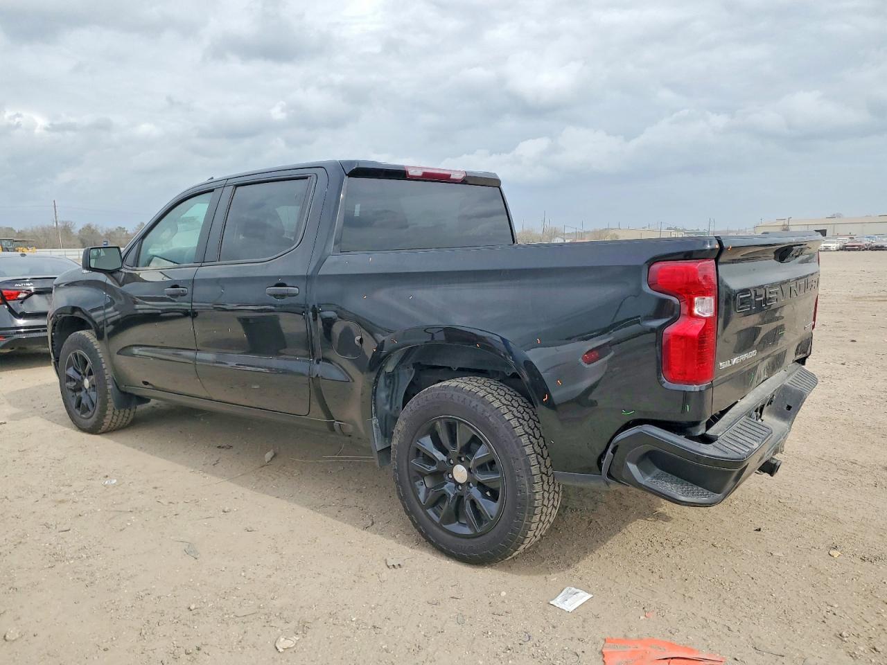 2023 CHEVROLET SILVERADO C1500 CUSTOM photo 2