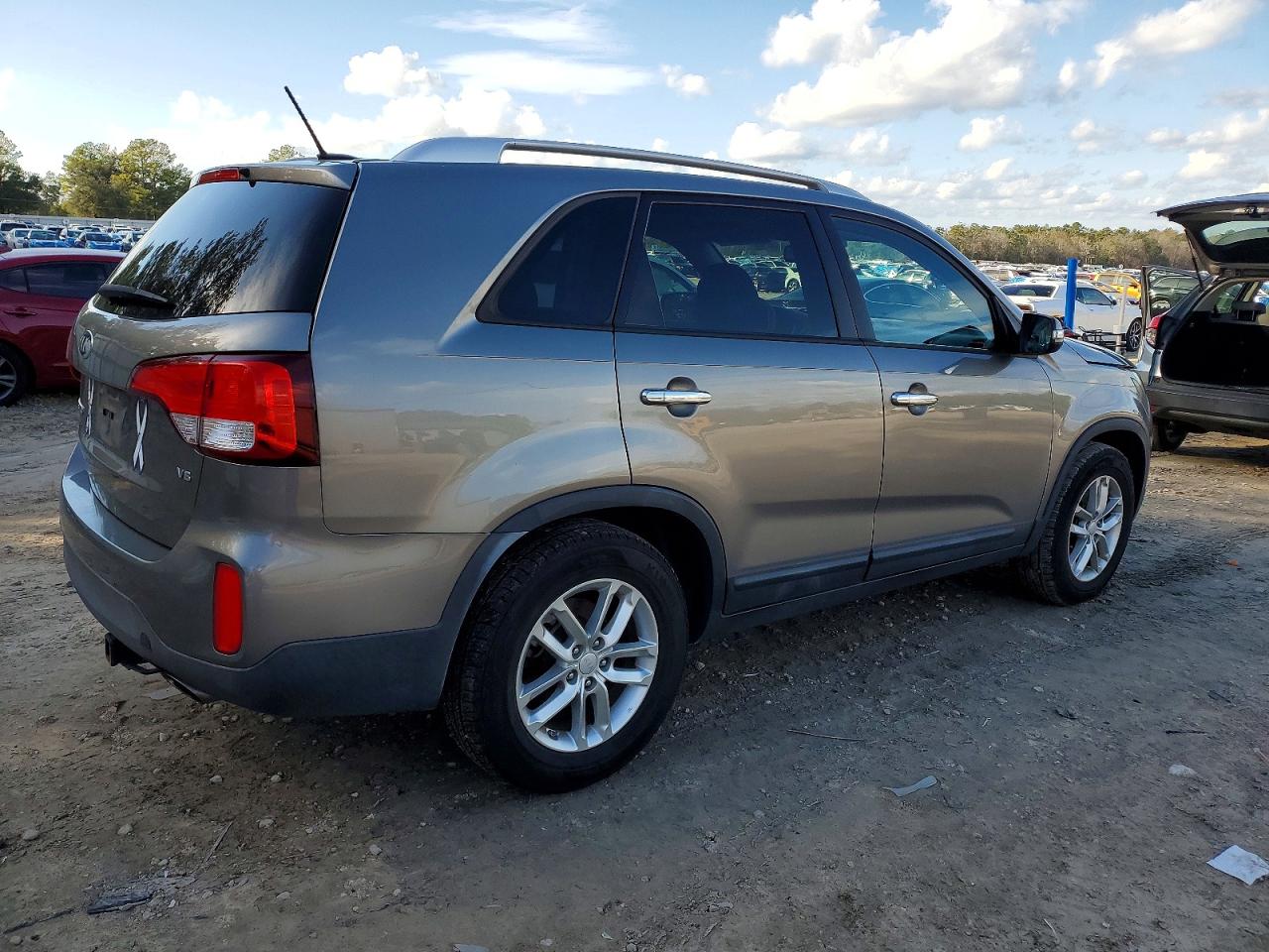 2015 KIA SORENTO LX photo 3