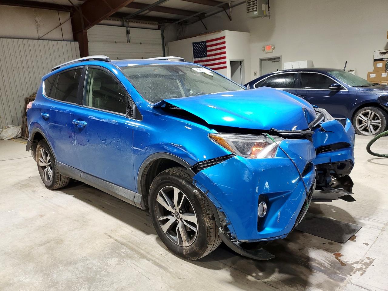 2018 TOYOTA RAV4 XLE photo 7