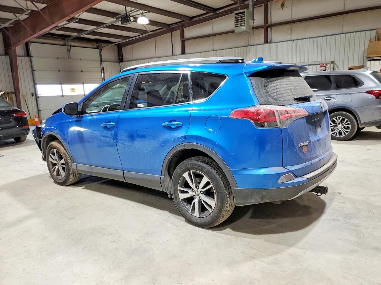 2018 TOYOTA RAV4 XLE photo 3