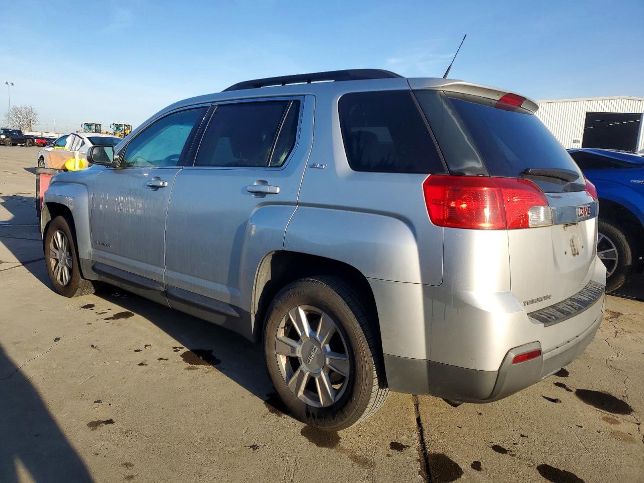 2012 GMC TERRAIN SLT photo 2