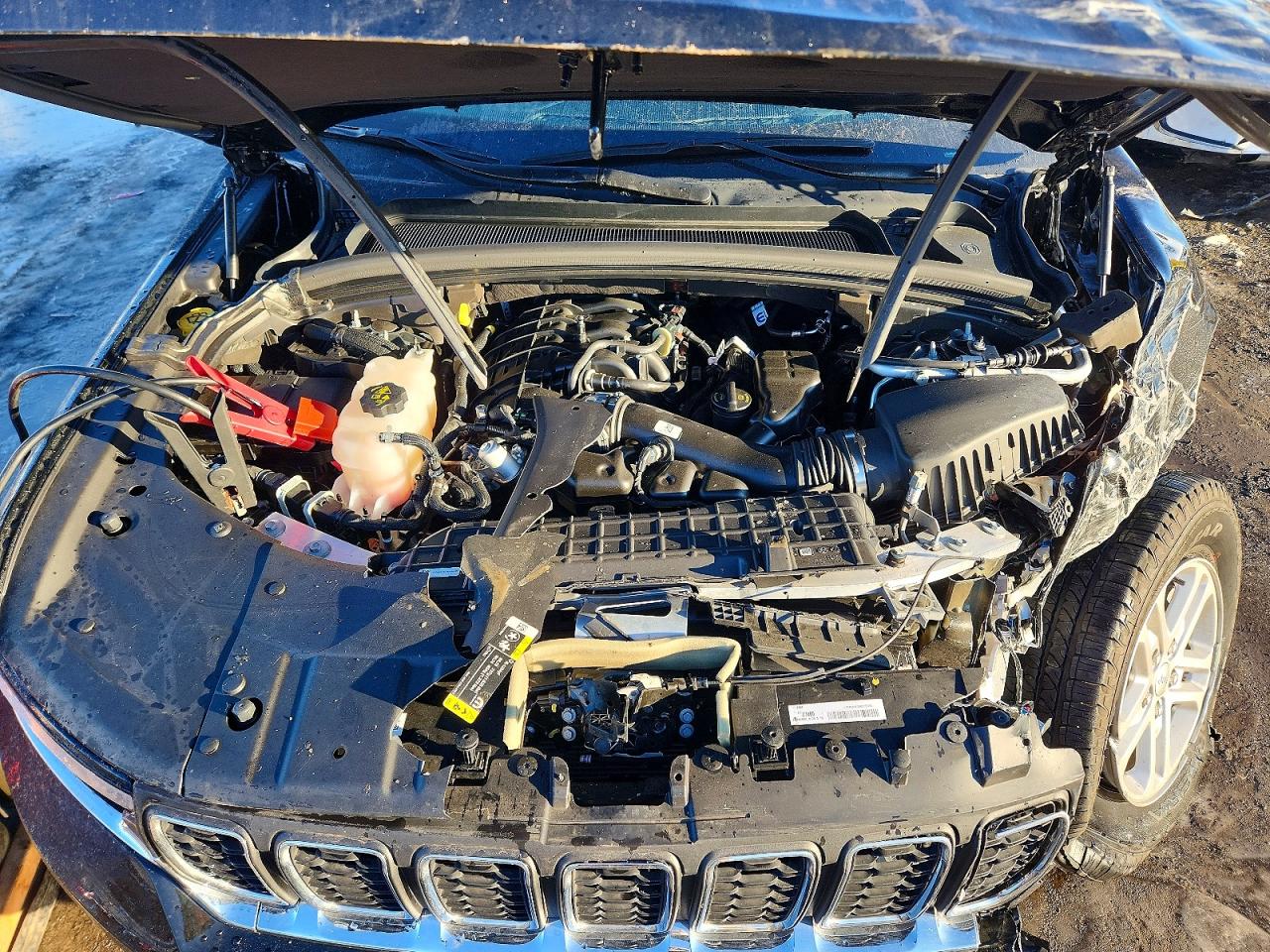 2024 JEEP GRAND CHEROKEE LAREDO photo 12