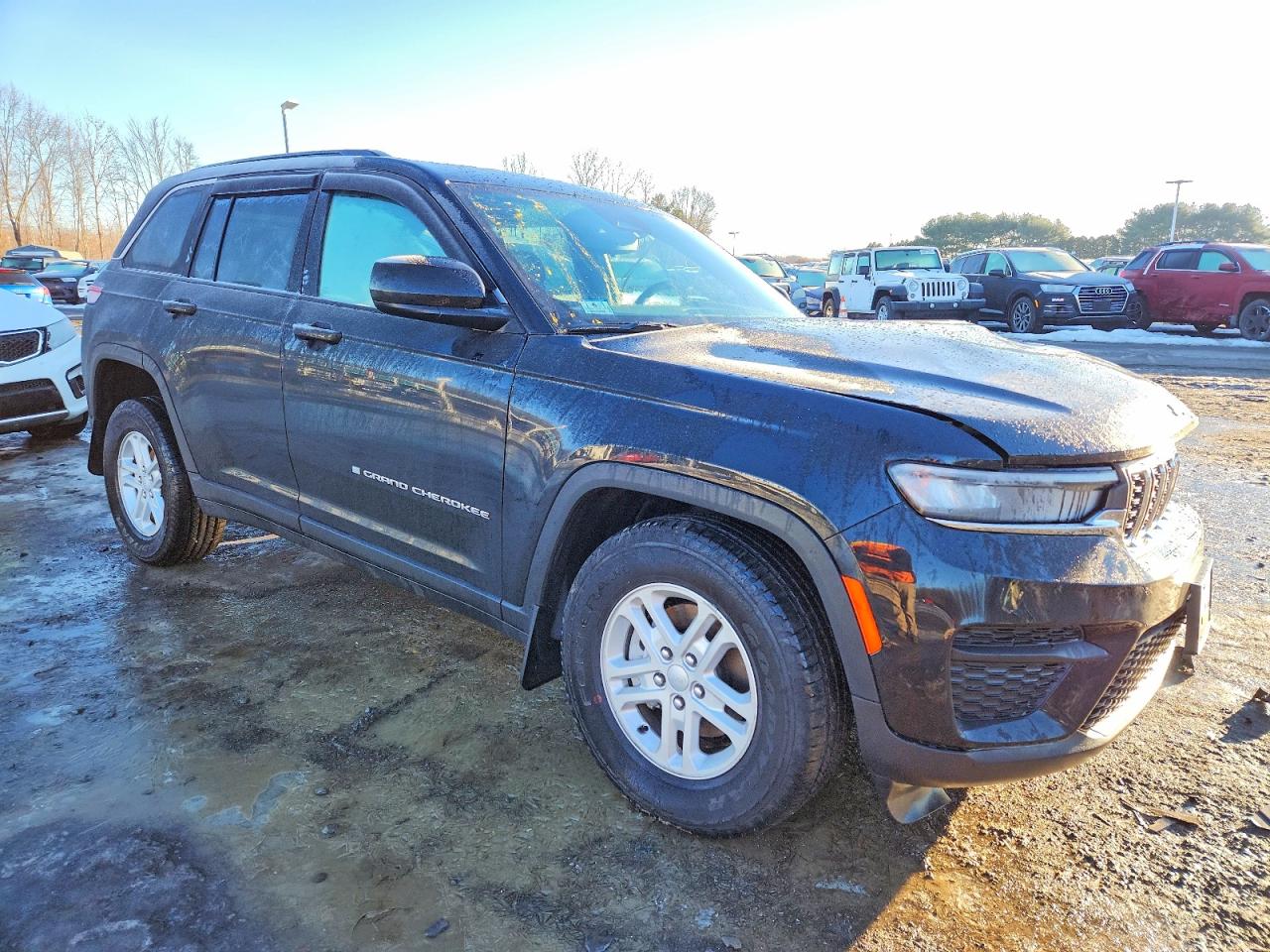 2024 JEEP GRAND CHEROKEE LAREDO photo 4
