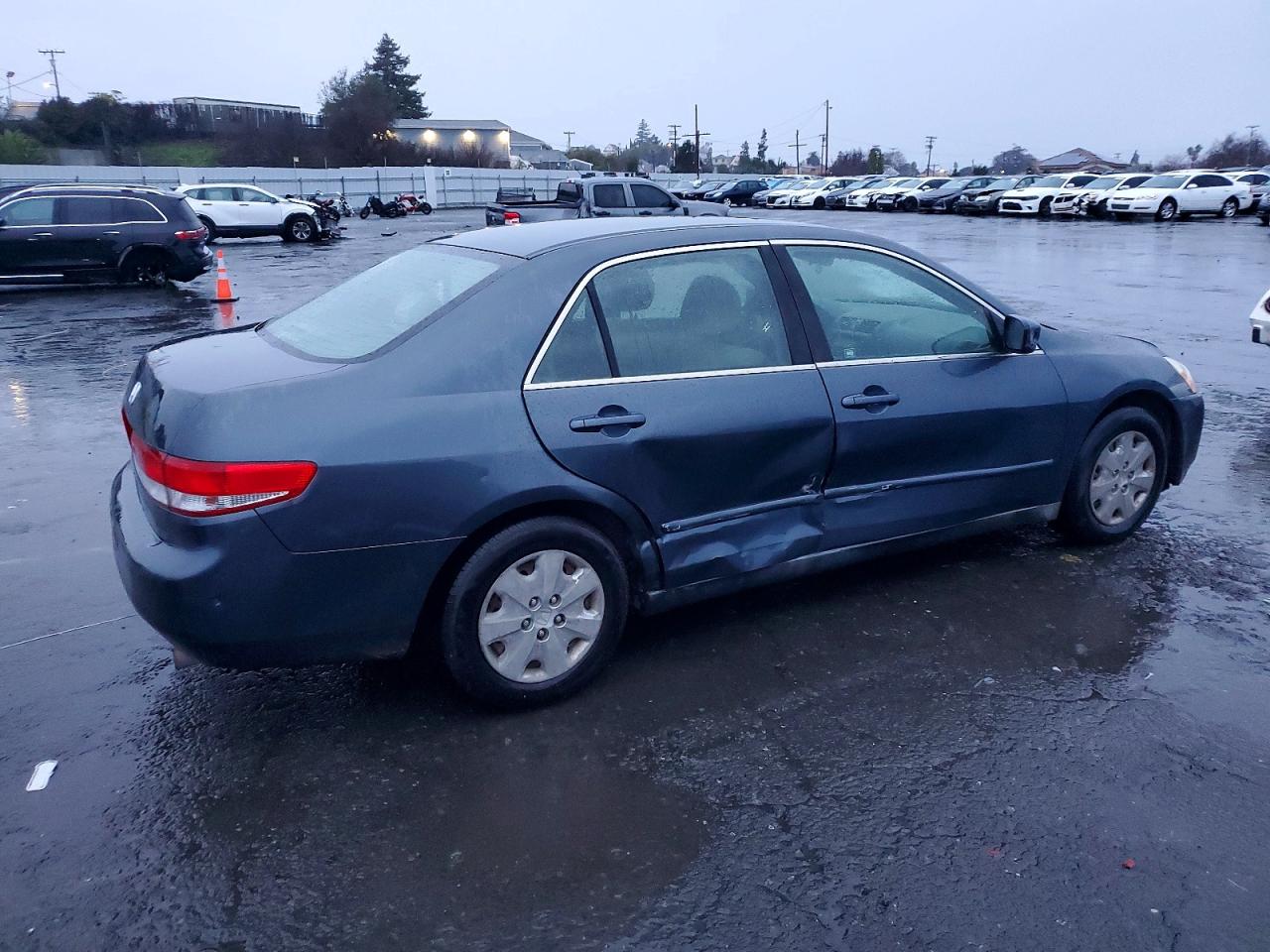 2004 HONDA ACCORD LX photo 3
