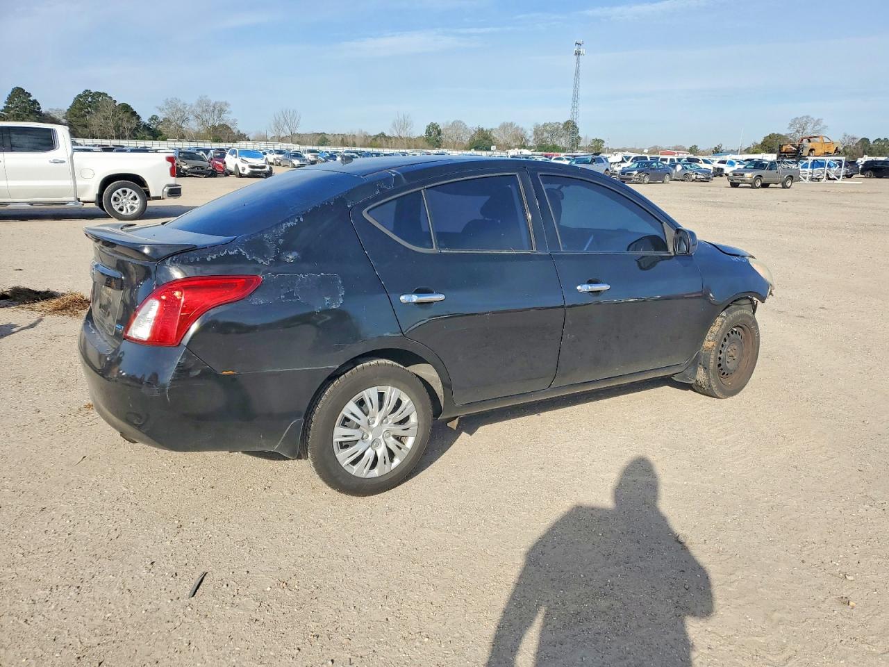 2014 NISSAN VERSA photo 3
