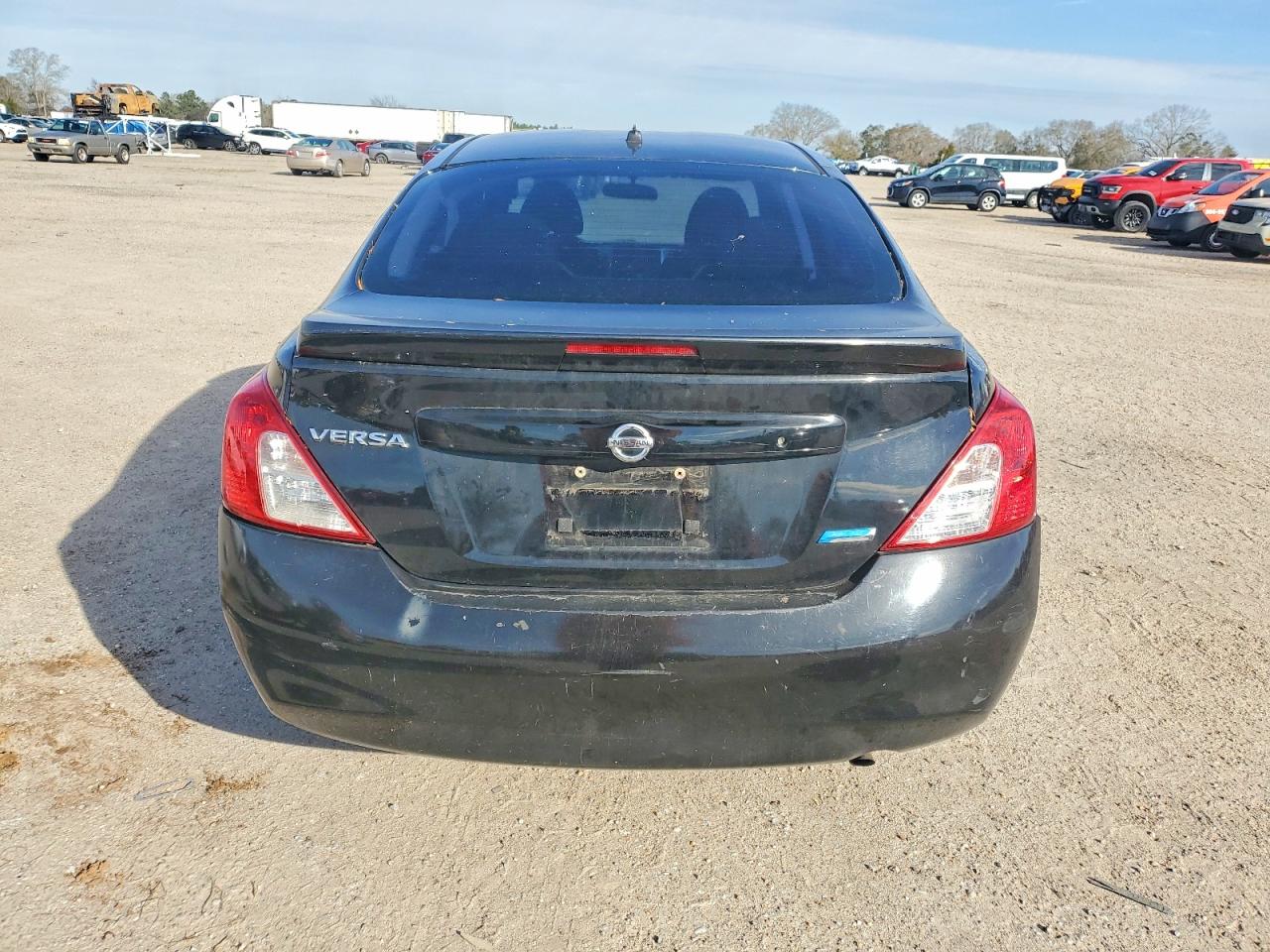 2014 NISSAN VERSA photo 6