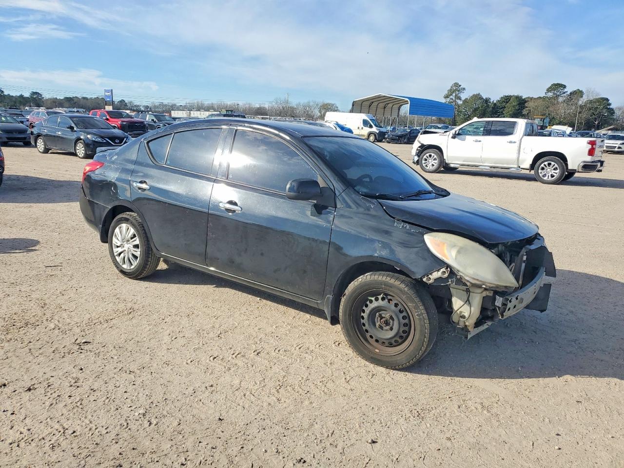 2014 NISSAN VERSA photo 4
