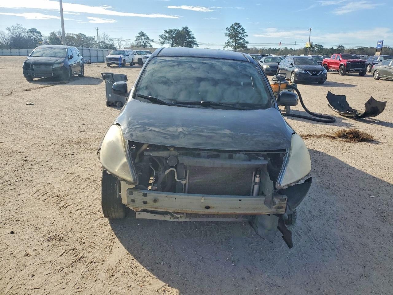 2014 NISSAN VERSA photo 5