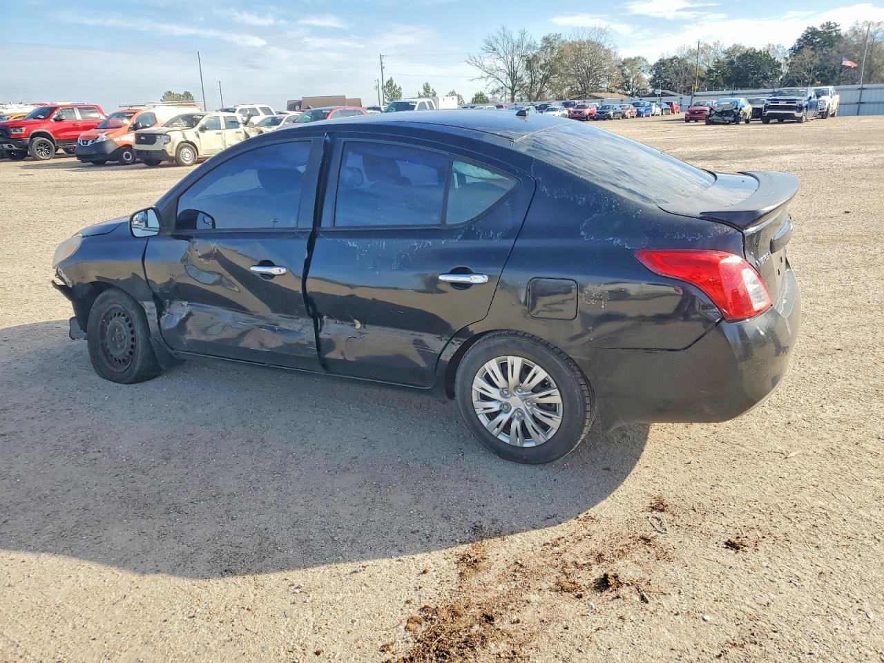 2014 NISSAN VERSA photo 2