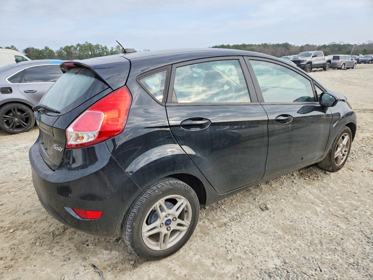 2018 FORD FIESTA SE photo 5