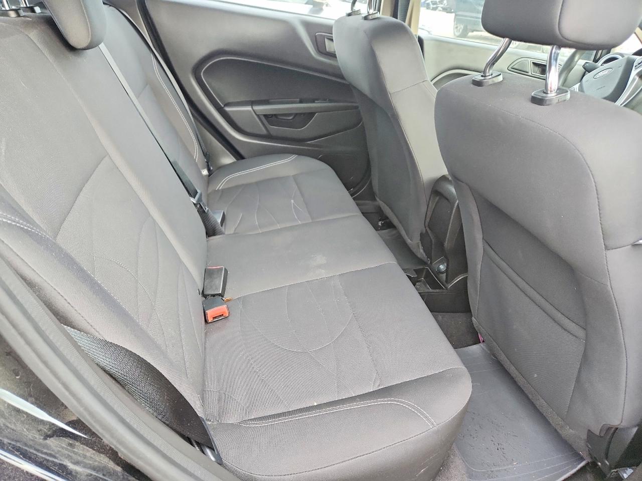 2018 FORD FIESTA SE photo 19