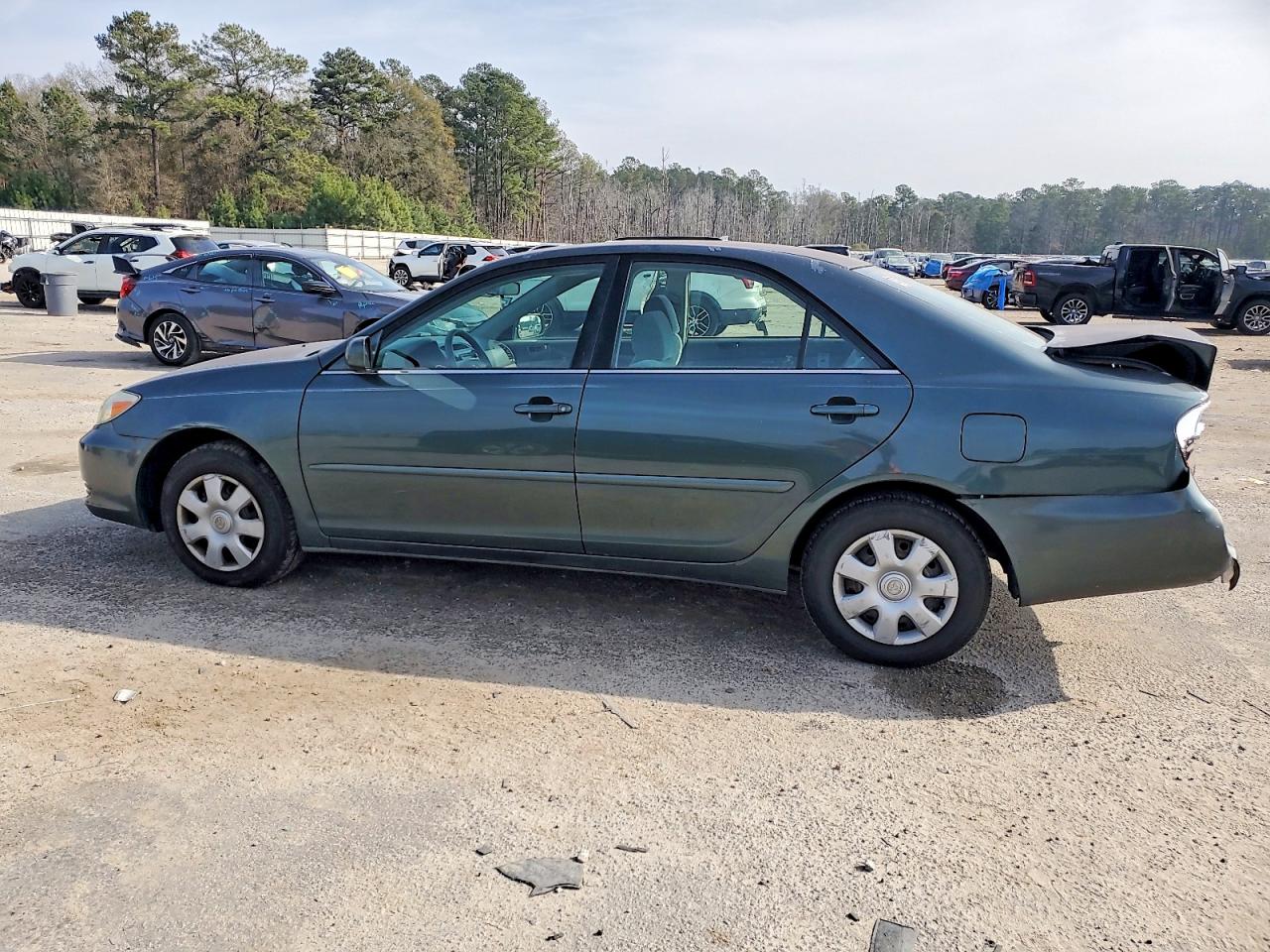 2003 TOYOTA CAMRY LE photo 3