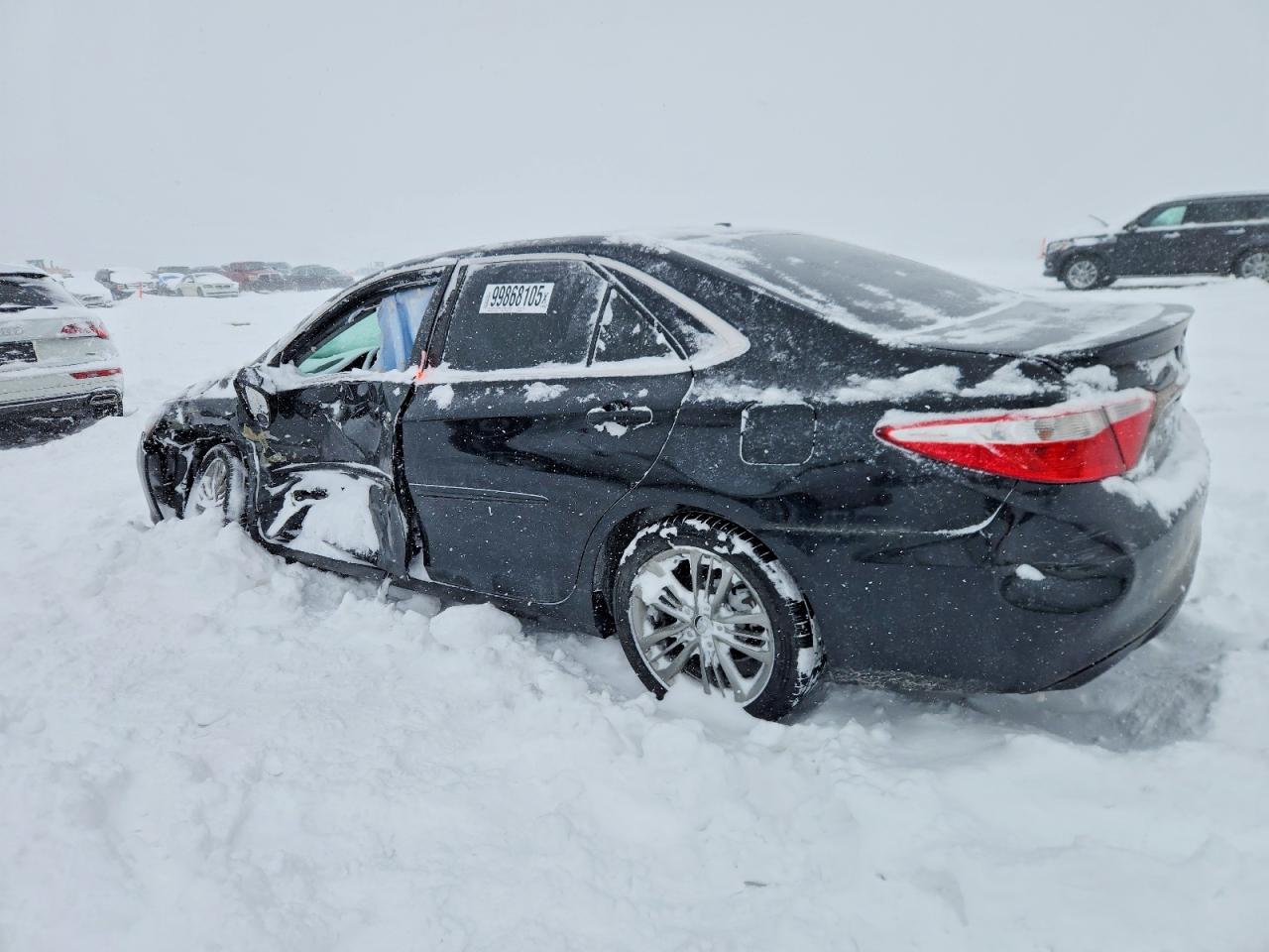2015 TOYOTA CAMRY LE photo 2