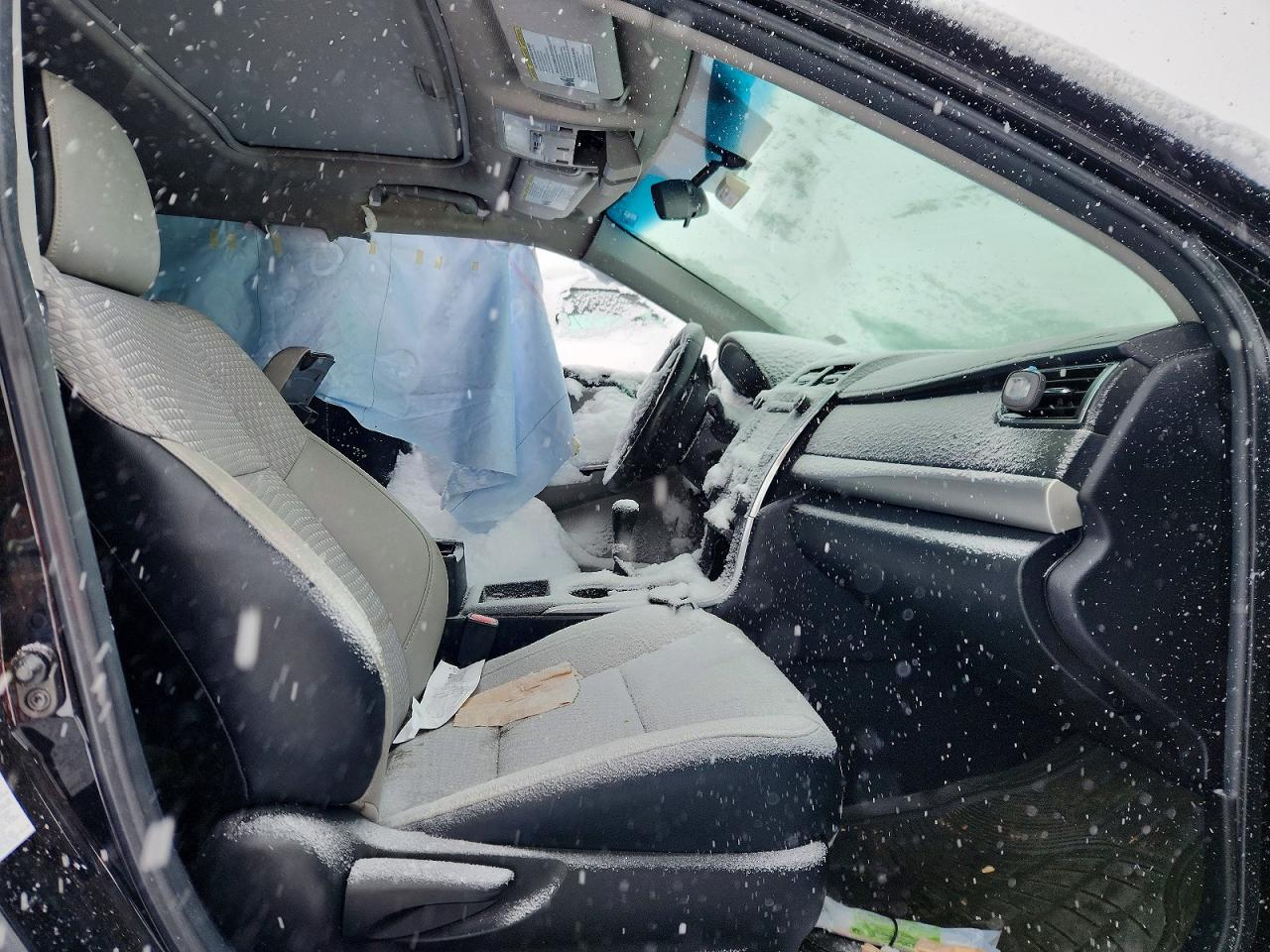 2015 TOYOTA CAMRY LE photo 7