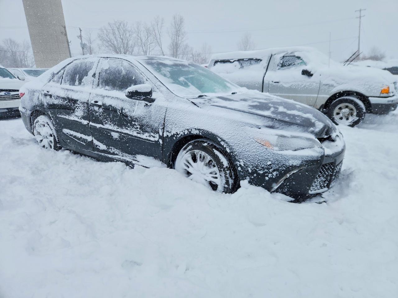 2015 TOYOTA CAMRY LE photo 4