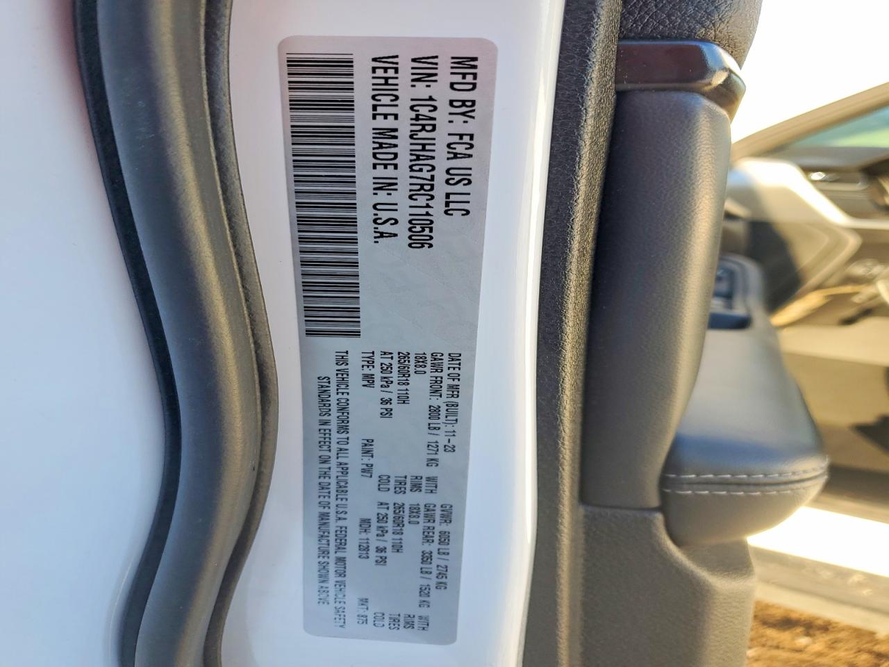 2024 JEEP GRAND CHEROKEE LAREDO photo 13