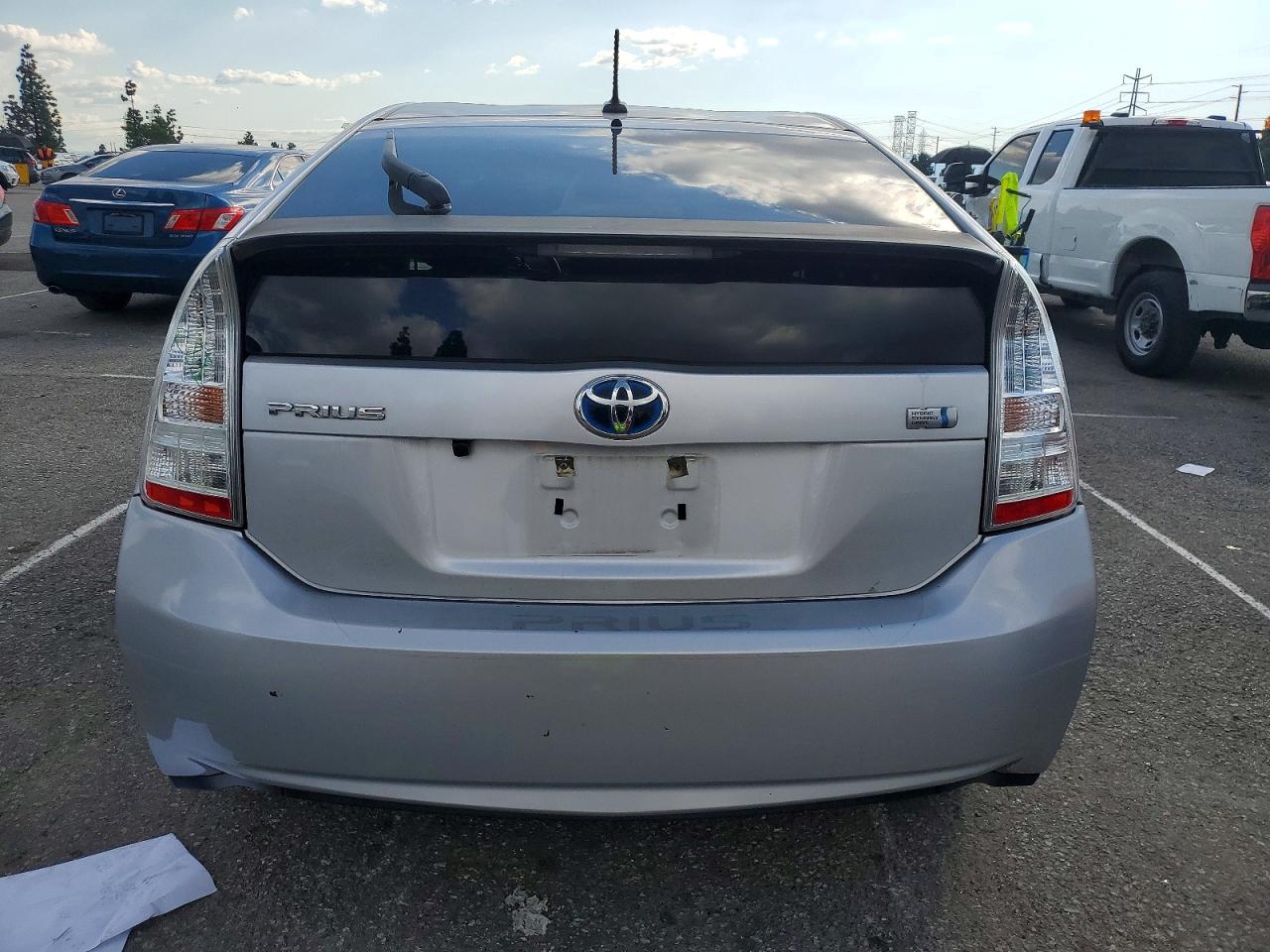 2010 TOYOTA PRIUS photo 6