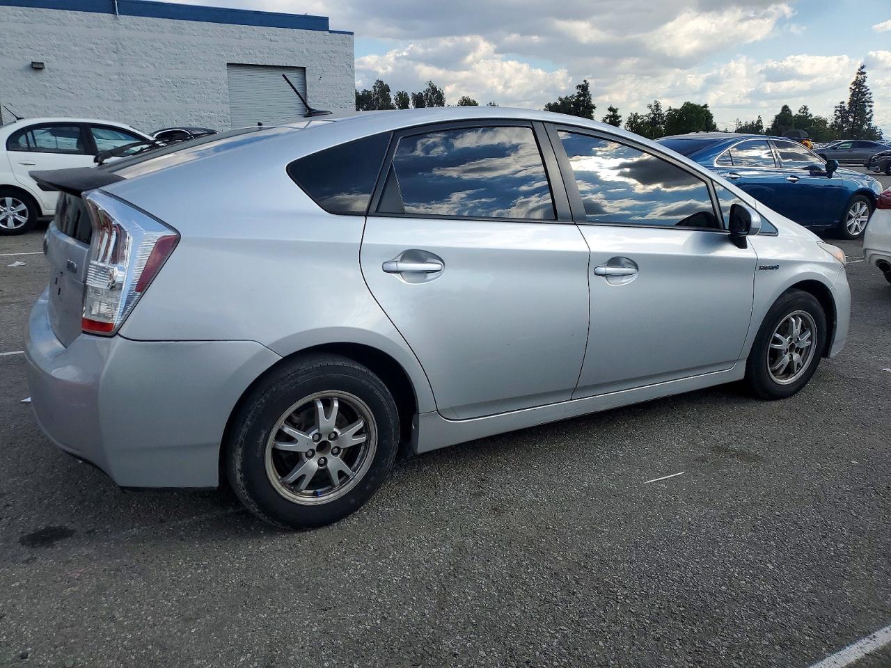 2010 TOYOTA PRIUS photo 3
