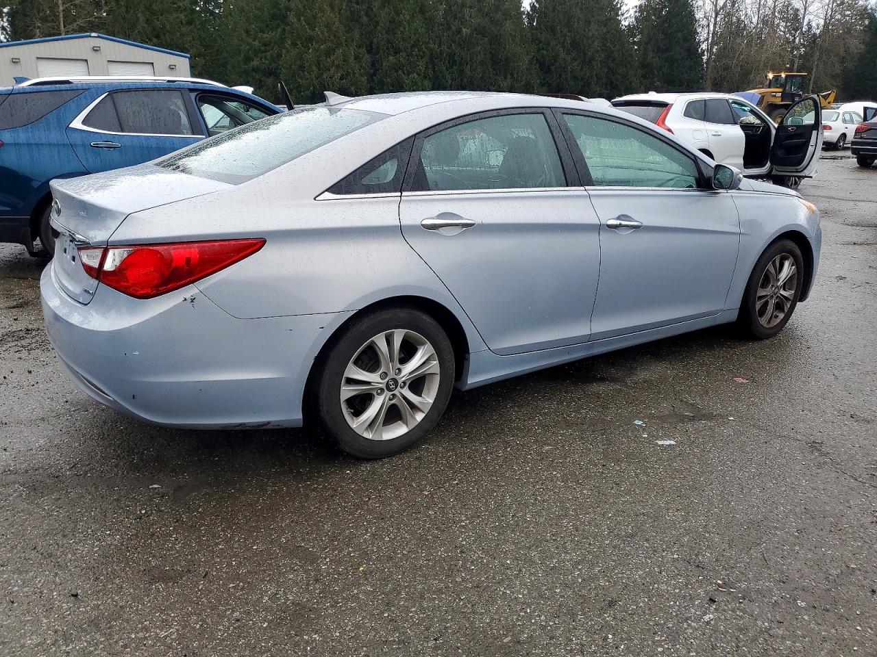 2013 HYUNDAI SONATA SE photo 3