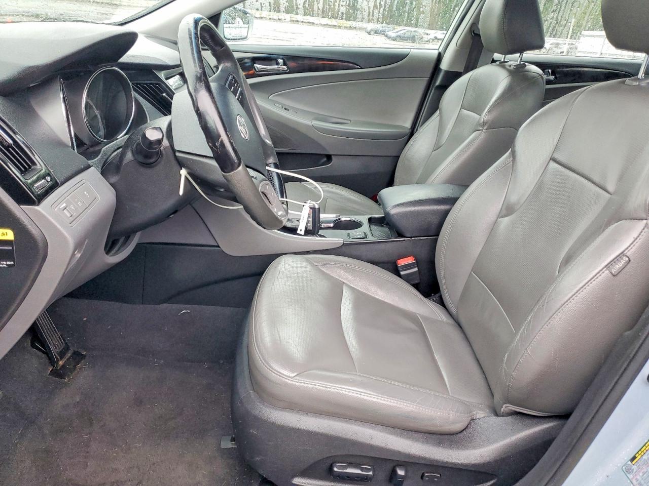 2013 HYUNDAI SONATA SE photo 7