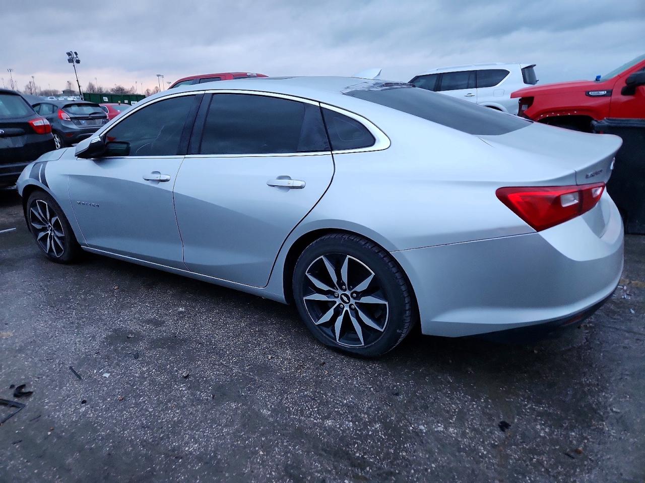 2018 CHEVROLET MALIBU LT photo 2