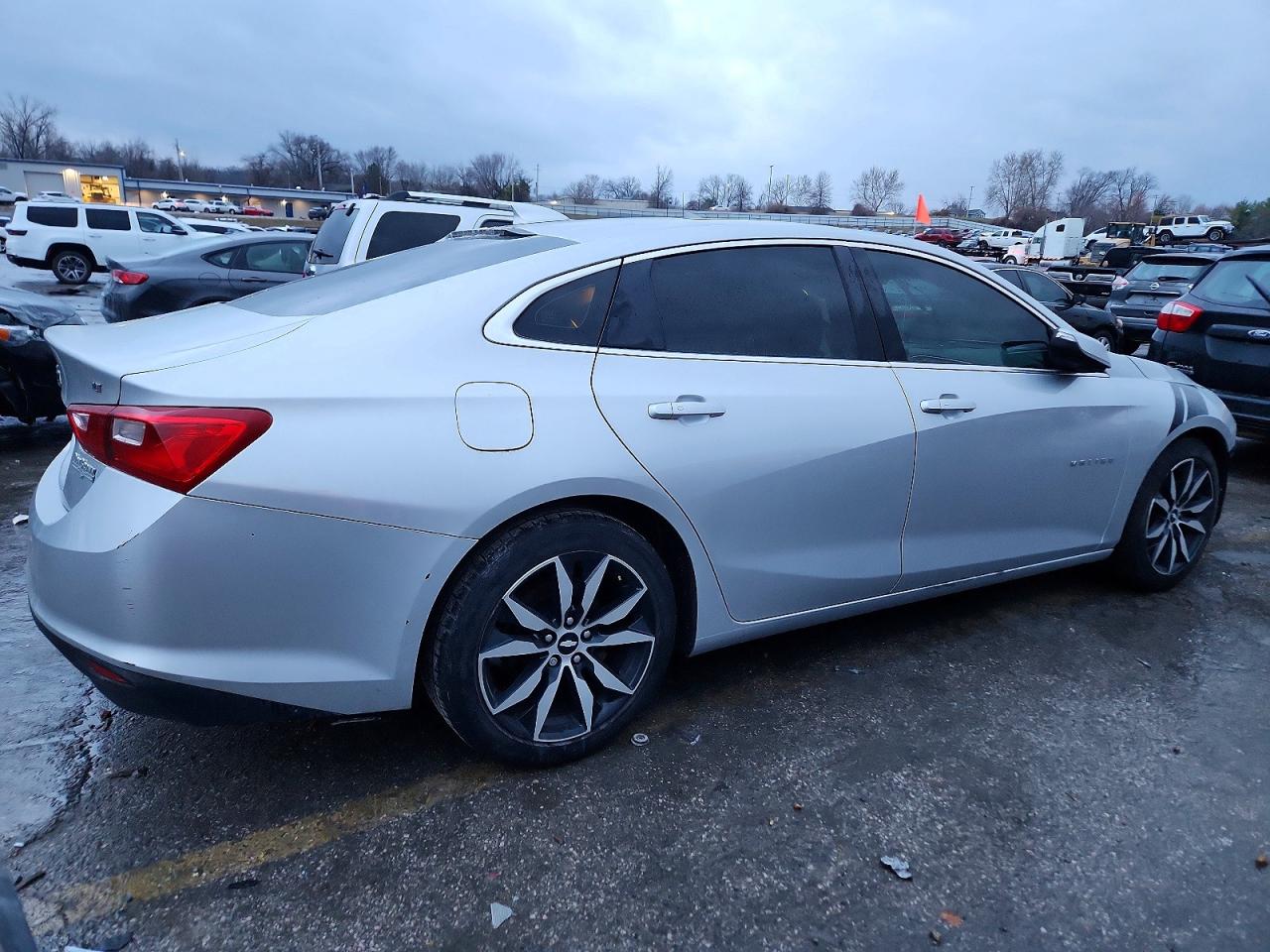 2018 CHEVROLET MALIBU LT photo 3