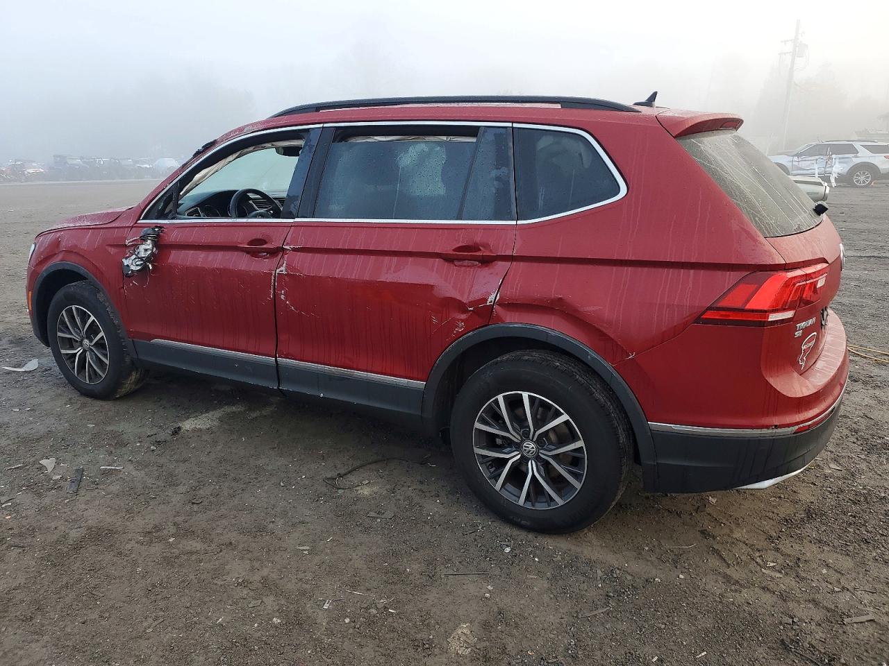 2020 VOLKSWAGEN TIGUAN SE photo 2