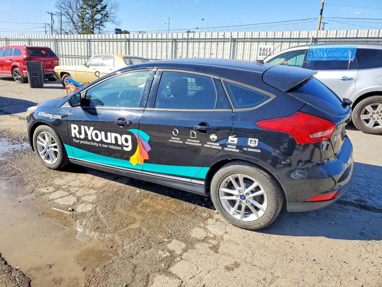 2018 FORD FOCUS SE photo 2