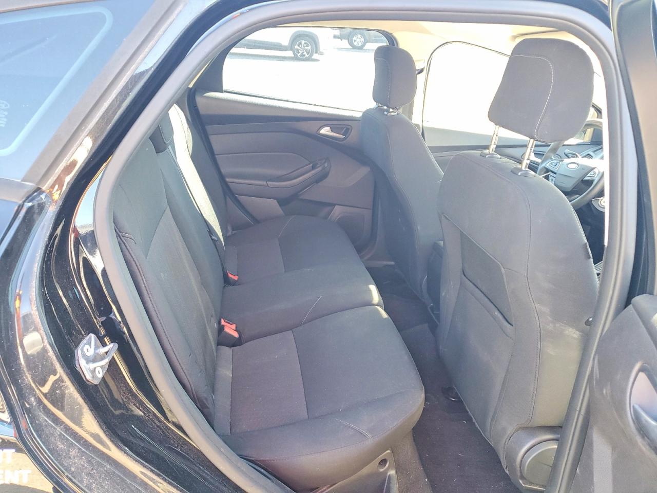 2018 FORD FOCUS SE photo 10