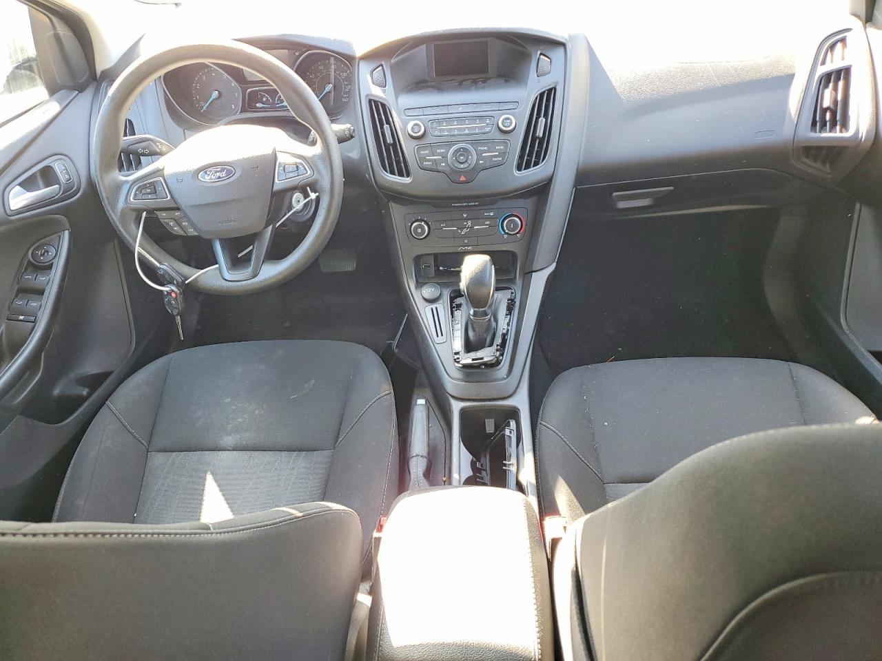 2018 FORD FOCUS SE photo 8