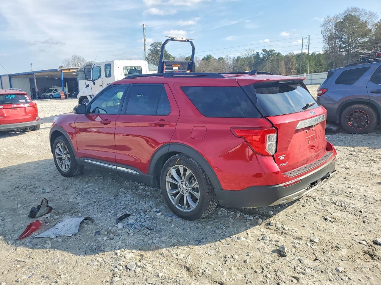 2023 FORD EXPLORER XLT photo 2