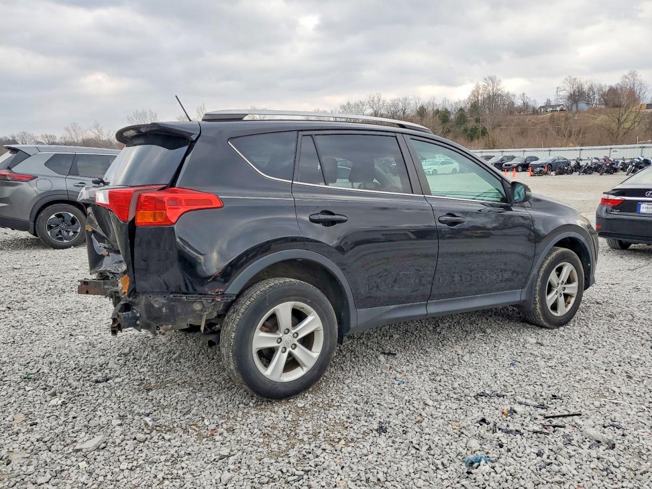 2014 TOYOTA RAV4 XLE photo 3