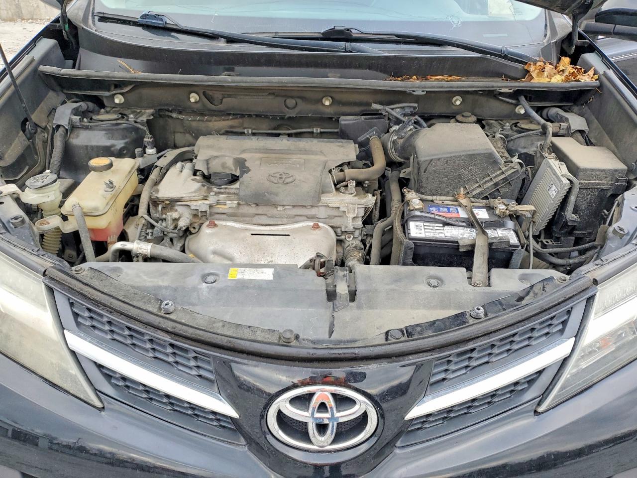 2014 TOYOTA RAV4 XLE photo 12