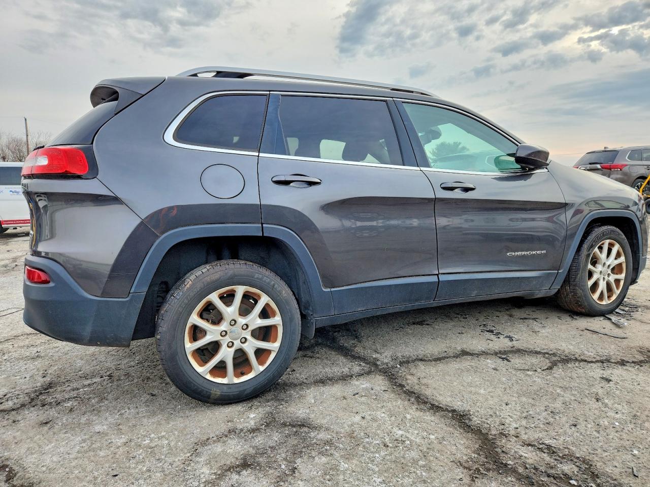 2017 JEEP CHEROKEE LATITUDE photo 3