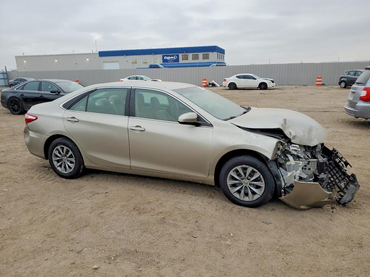 2017 TOYOTA CAMRY LE photo 4