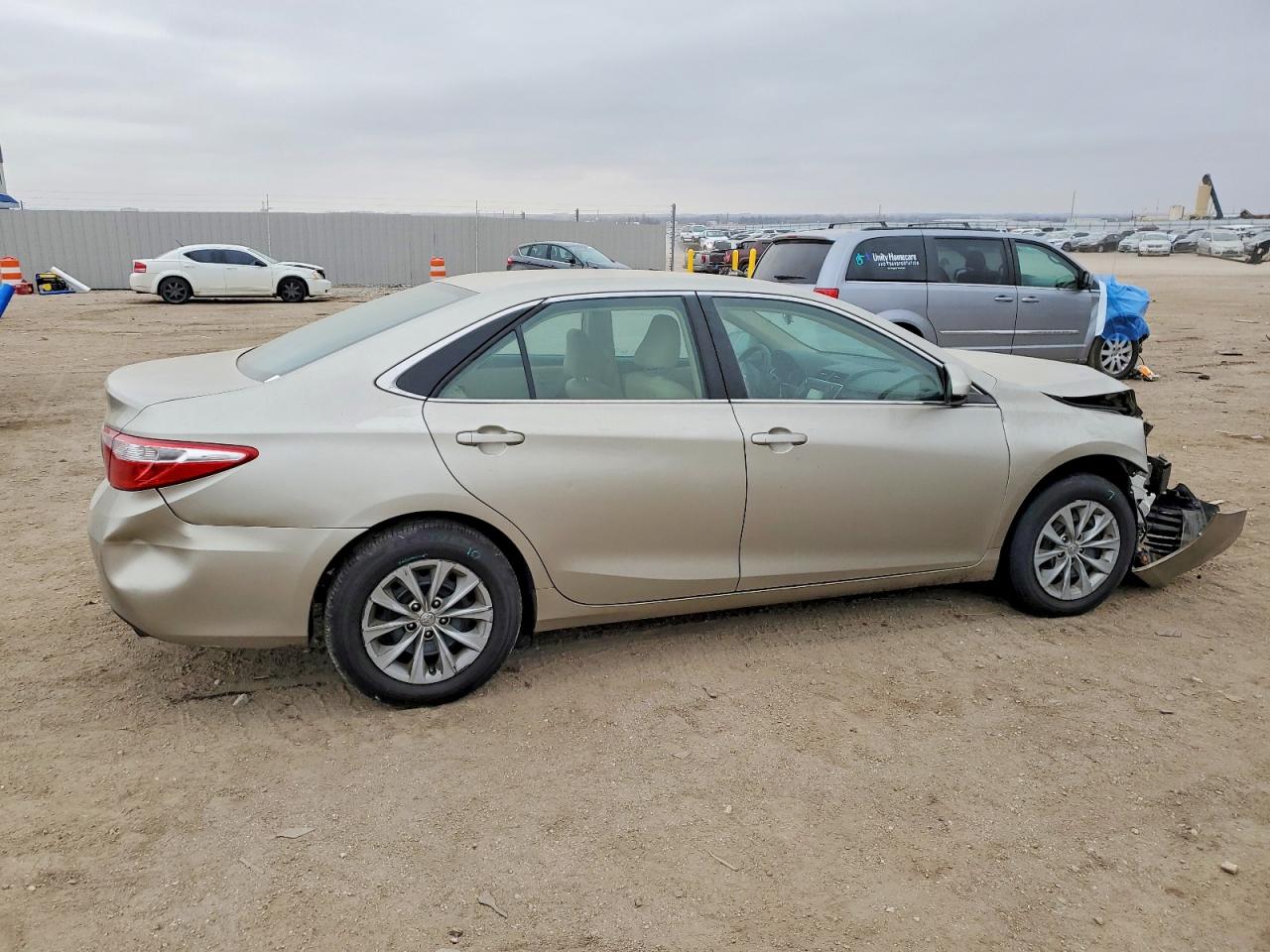 2017 TOYOTA CAMRY LE photo 3