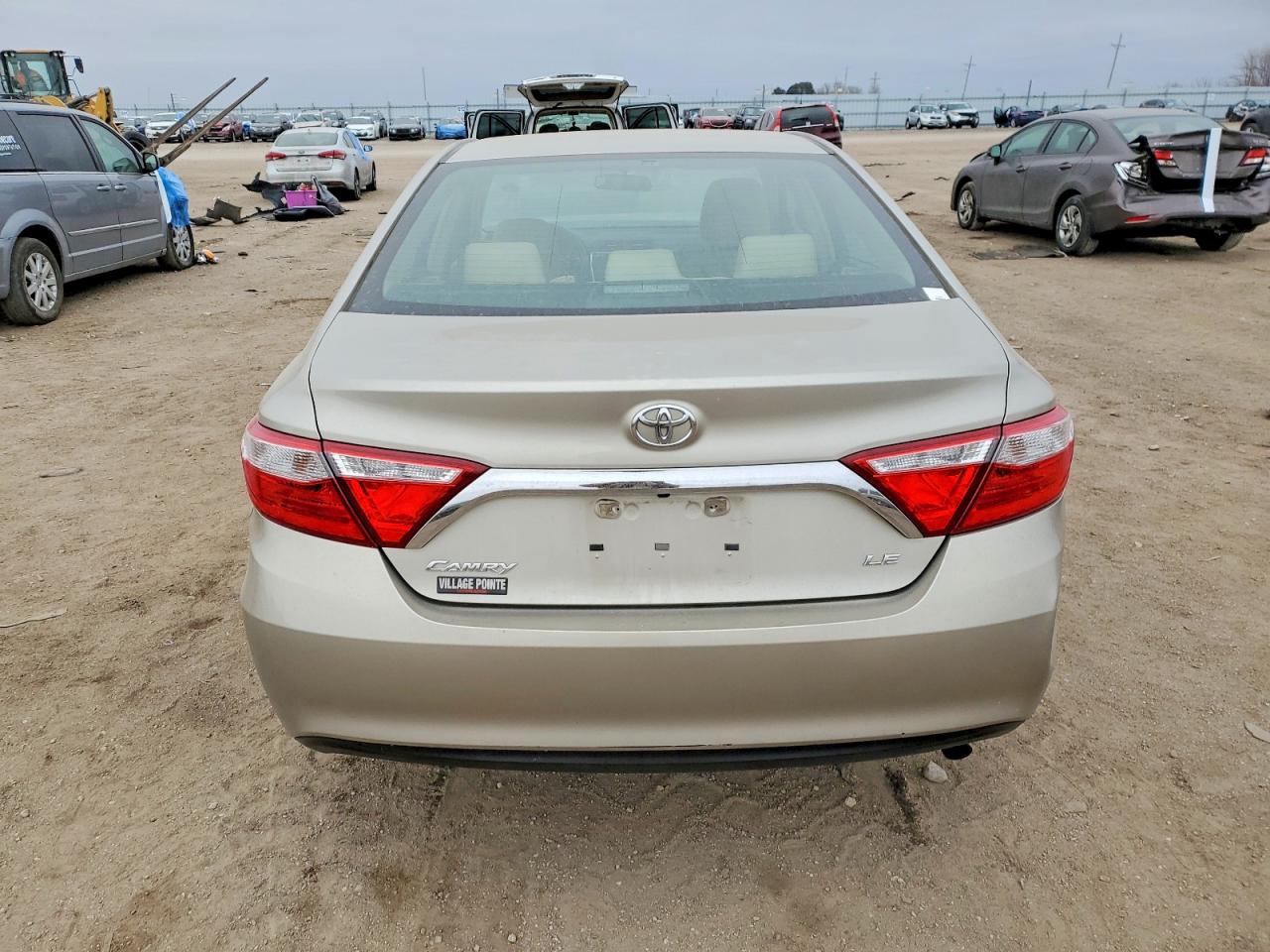 2017 TOYOTA CAMRY LE photo 6