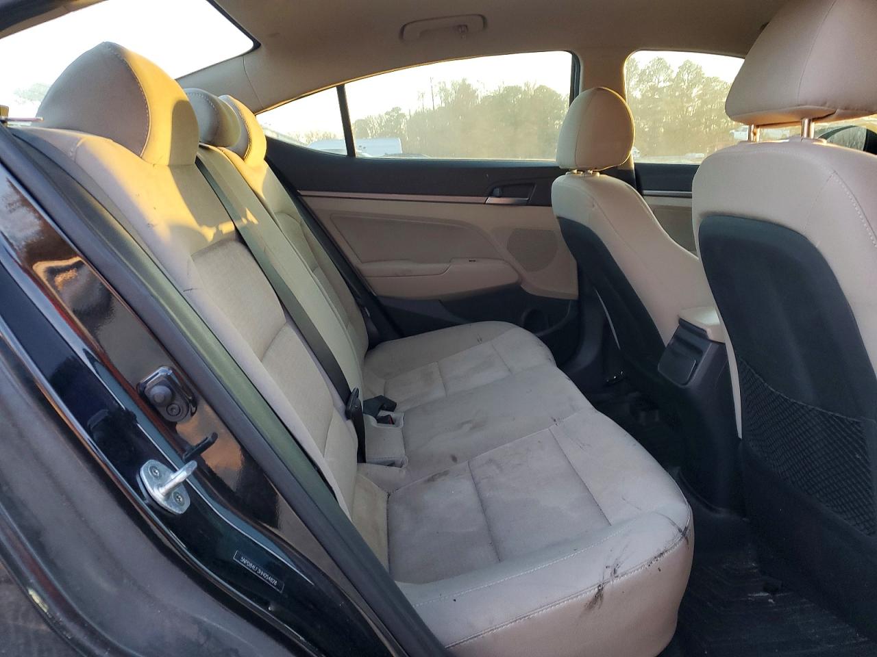 2017 HYUNDAI ELANTRA SE photo 10