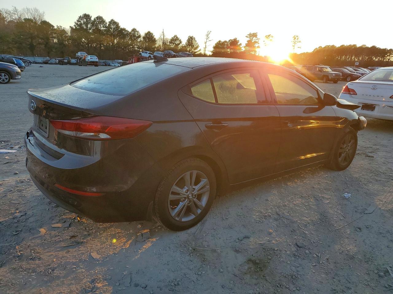 2017 HYUNDAI ELANTRA SE photo 3
